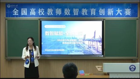 主讲教师张琦在比赛现场 主讲教师张琦在比赛现场